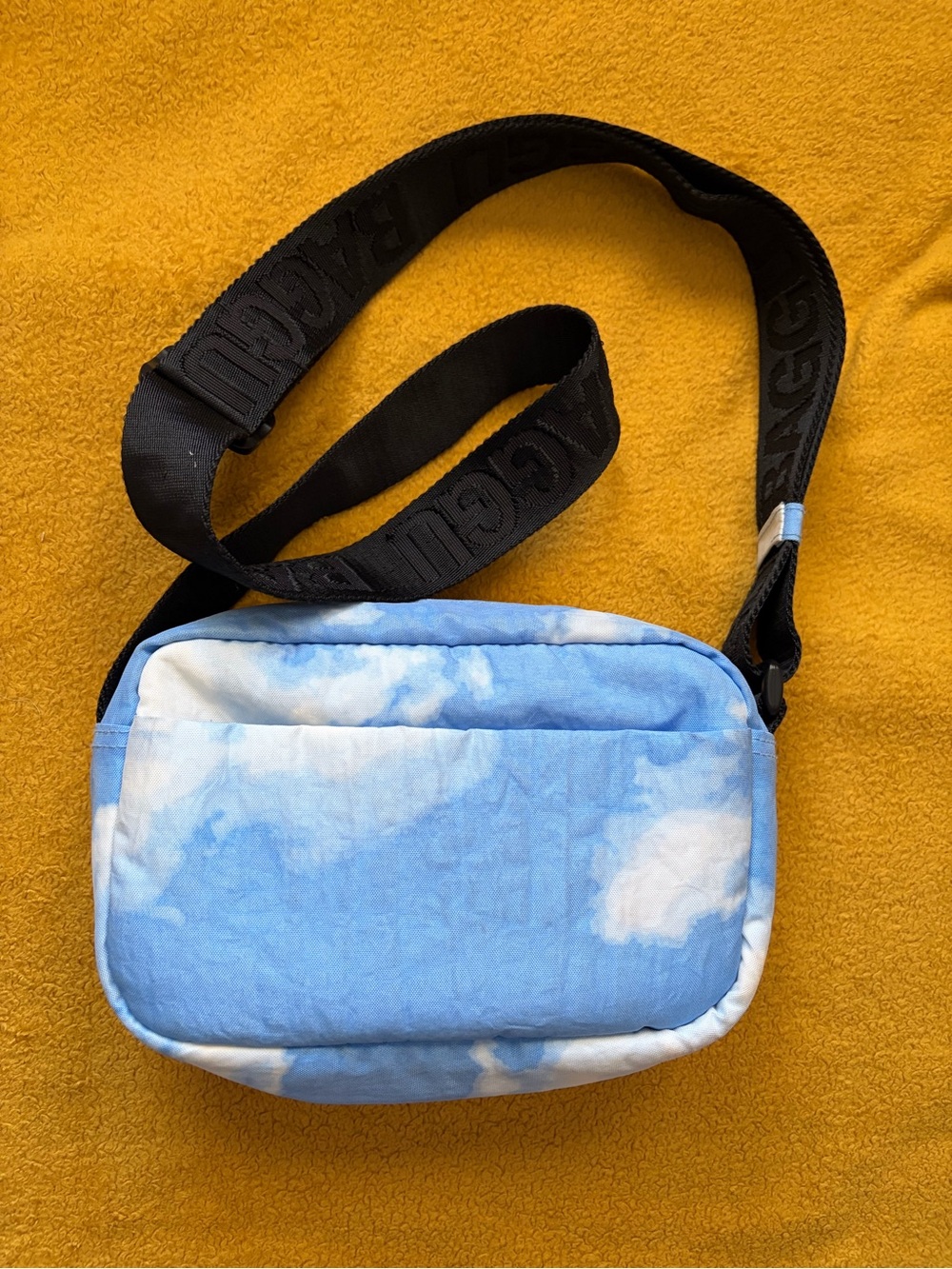 BAGGU Camera Crossbody in Clouds print